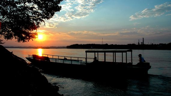 ATARDECER RIO MAGDALENA - PUERTO BOYACÁ - Fotografía FERMIN RIVERA TELLEZ ATARDECER RIO MAGDALENA - PUERTO BOYACÁ - Fotografía FERMIN RIVERA TELLEZ
